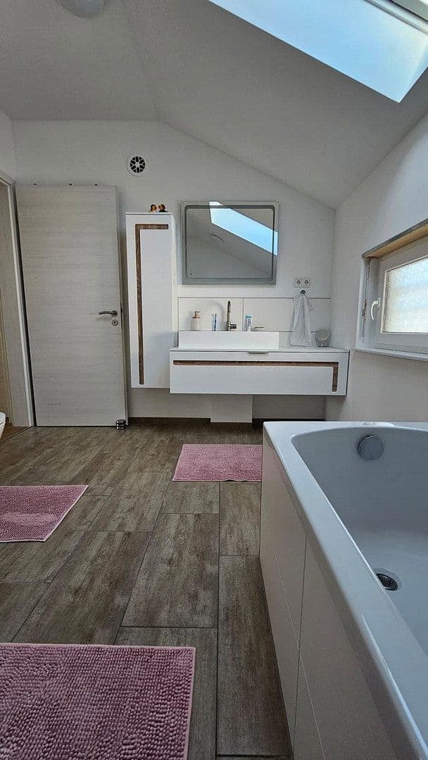 Prodej domu 127 m², pozemek 337 m², Denkendorf, Bavorsko Prodej domu 127 m², pozemek 337 m², Denkendorf, Bavorsko