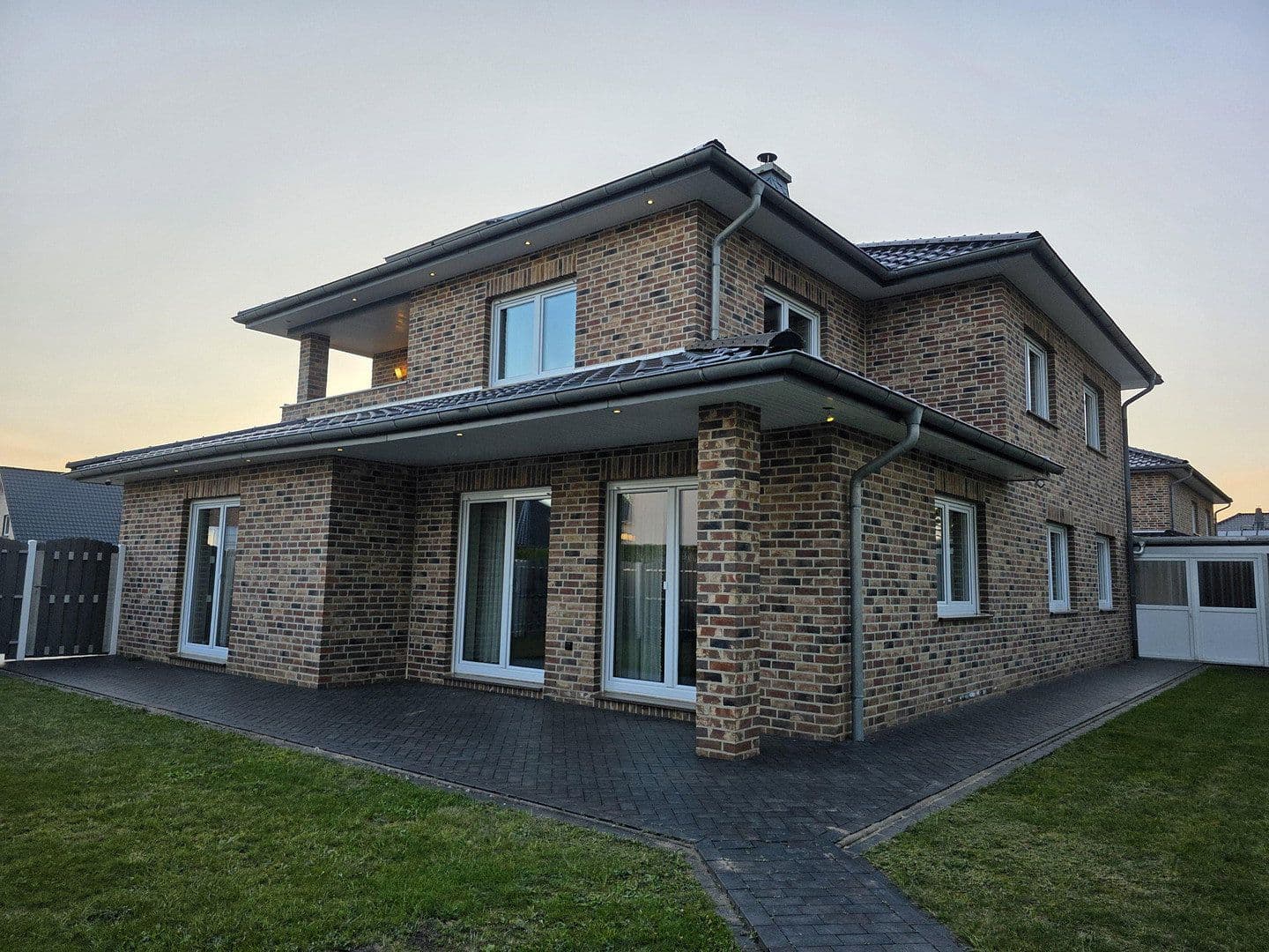 Prodej domu 216 m², pozemek 666 m², Georg-Hillmann-Ring 57, Geestland, Dolní Sasko Prodej domu 216 m², pozemek 666 m², Georg-Hillmann-Ring 57, Geestland, Dolní Sasko
