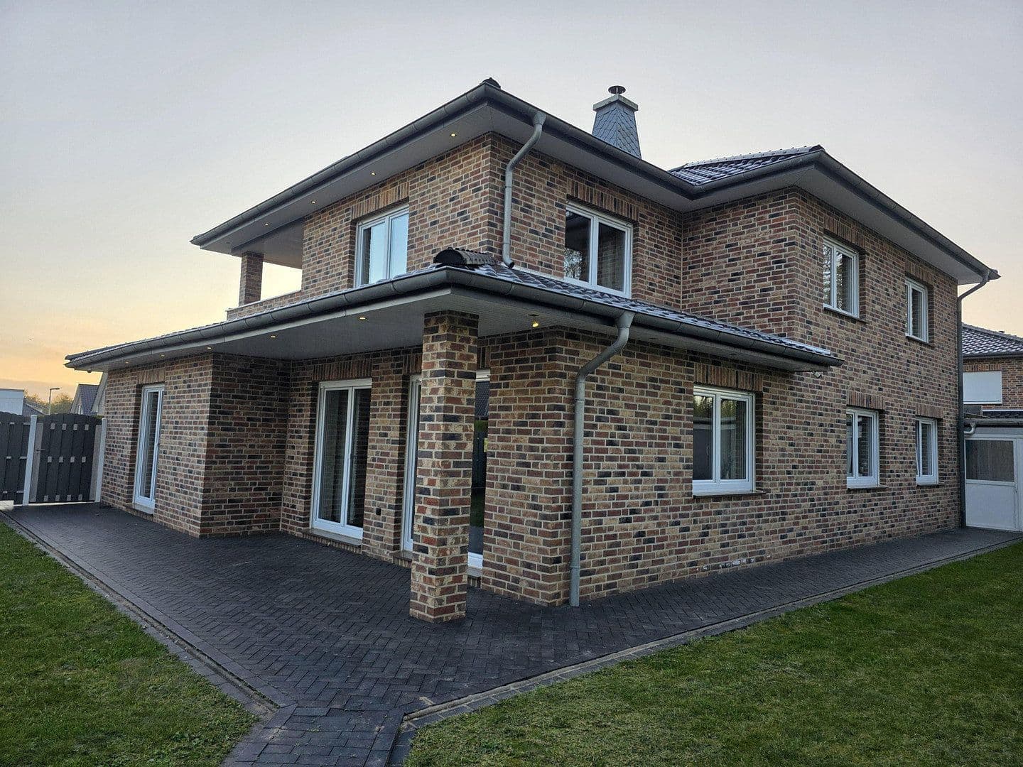Prodej domu 216 m², pozemek 666 m², Georg-Hillmann-Ring 57, Geestland, Dolní Sasko Prodej domu 216 m², pozemek 666 m², Georg-Hillmann-Ring 57, Geestland, Dolní Sasko