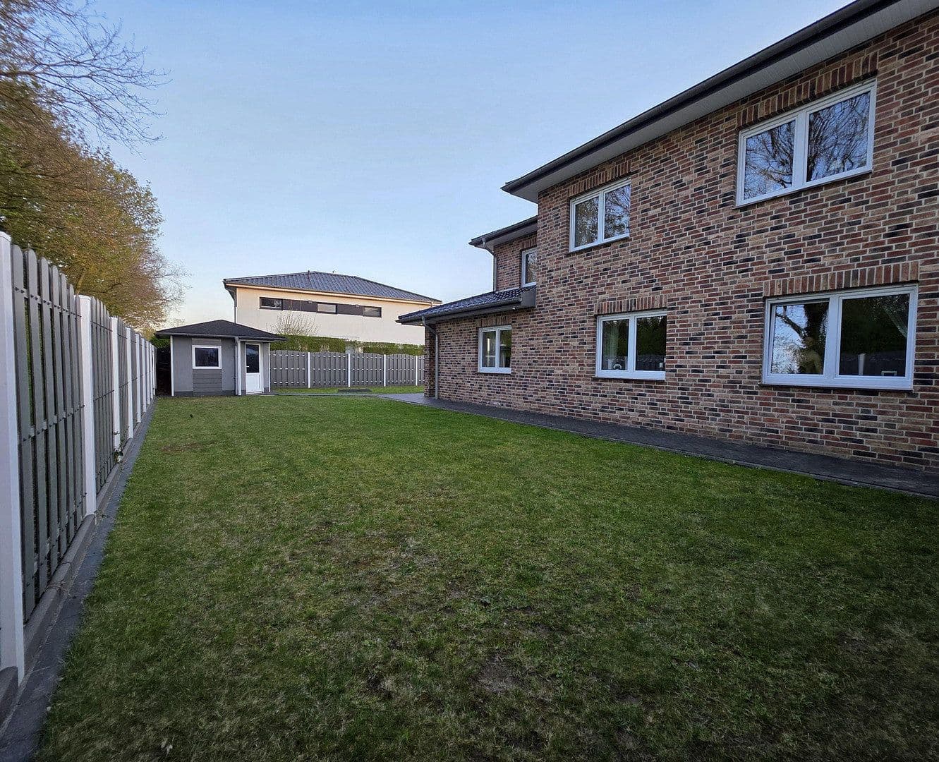 Prodej domu 216 m², pozemek 666 m², Georg-Hillmann-Ring 57, Geestland, Dolní Sasko Prodej domu 216 m², pozemek 666 m², Georg-Hillmann-Ring 57, Geestland, Dolní Sasko