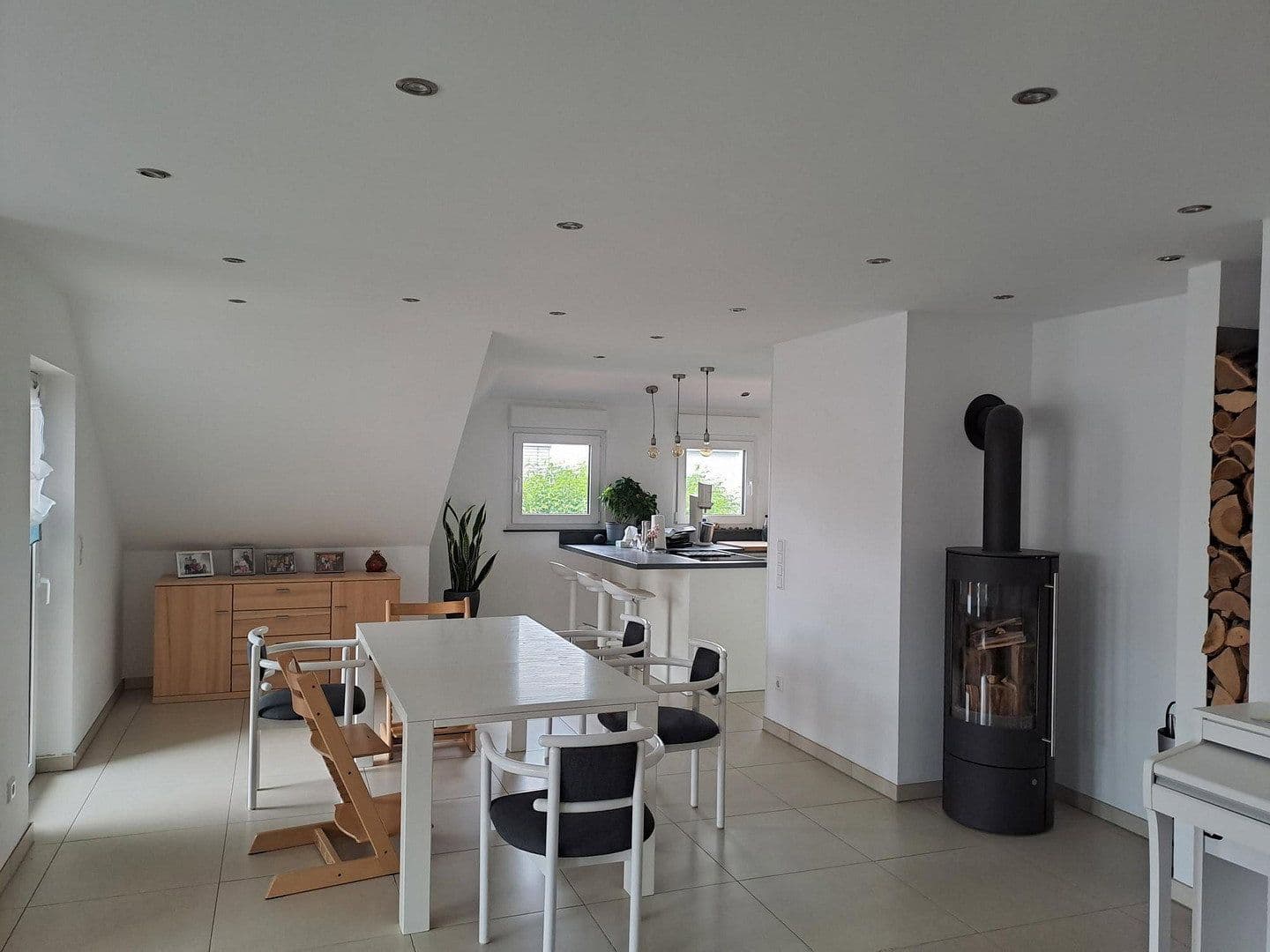 Pronájem bytu 5+1 130 m², Neuenstadt am Kocher, Bádensko-Württembersko Pronájem bytu 5+1 130 m², Neuenstadt am Kocher, Bádensko-Württembersko