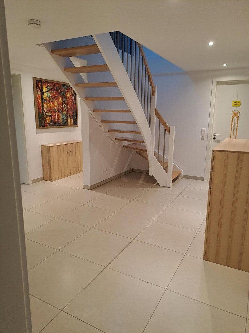 Pronájem bytu 5+1 130 m², Neuenstadt am Kocher, Bádensko-Württembersko Pronájem bytu 5+1 130 m², Neuenstadt am Kocher, Bádensko-Württembersko