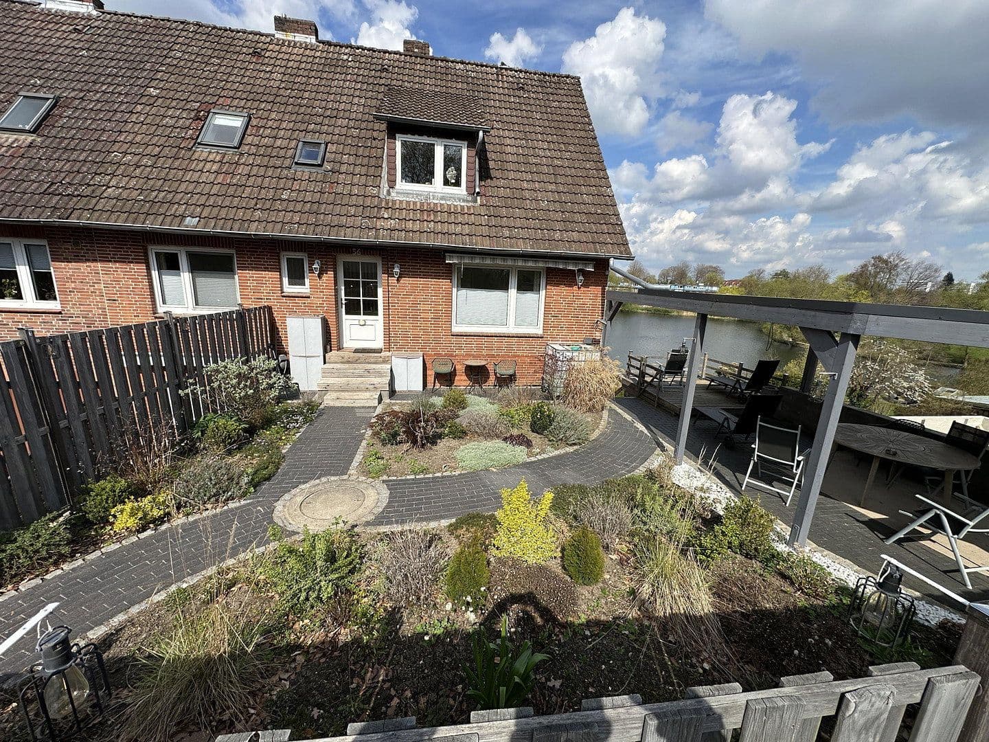 Prodej domu 208 m², pozemek 655 m², Bad Oldesloe, Šlesvicko-Holštýnsko Prodej domu 208 m², pozemek 655 m², Bad Oldesloe, Šlesvicko-Holštýnsko