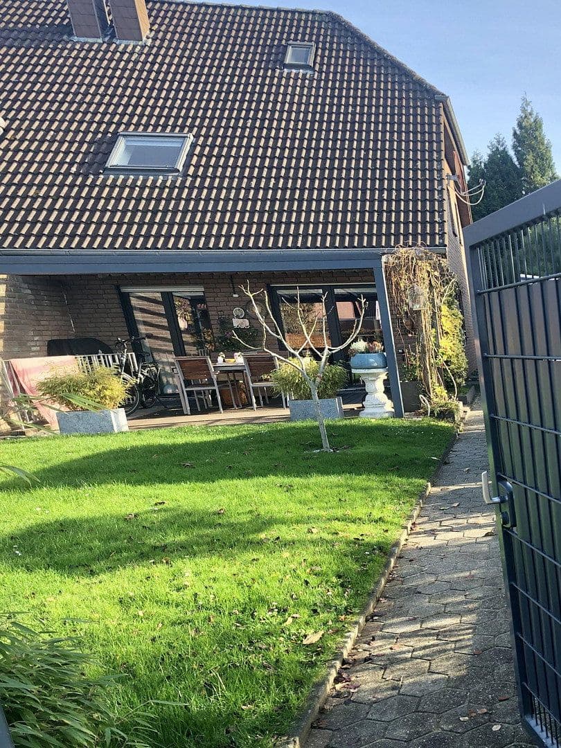 Prodej domu 120 m², pozemek 323 m², Wesel, Severní Porýní-Vestfálsko Prodej domu 120 m², pozemek 323 m², Wesel, Severní Porýní-Vestfálsko