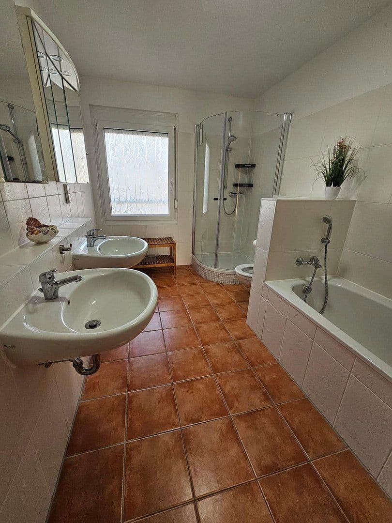 Prodej domu 155 m², pozemek 370 m², Eschborn, Hessen Prodej domu 155 m², pozemek 370 m², Eschborn, Hessen