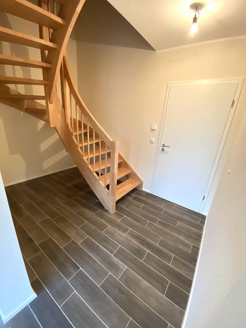 Pronájem domu 127 m², pozemek 462 m², Ziegelweg 21A, Ellingen, Bavorsko Pronájem domu 127 m², pozemek 462 m², Ziegelweg 21A, Ellingen, Bavorsko