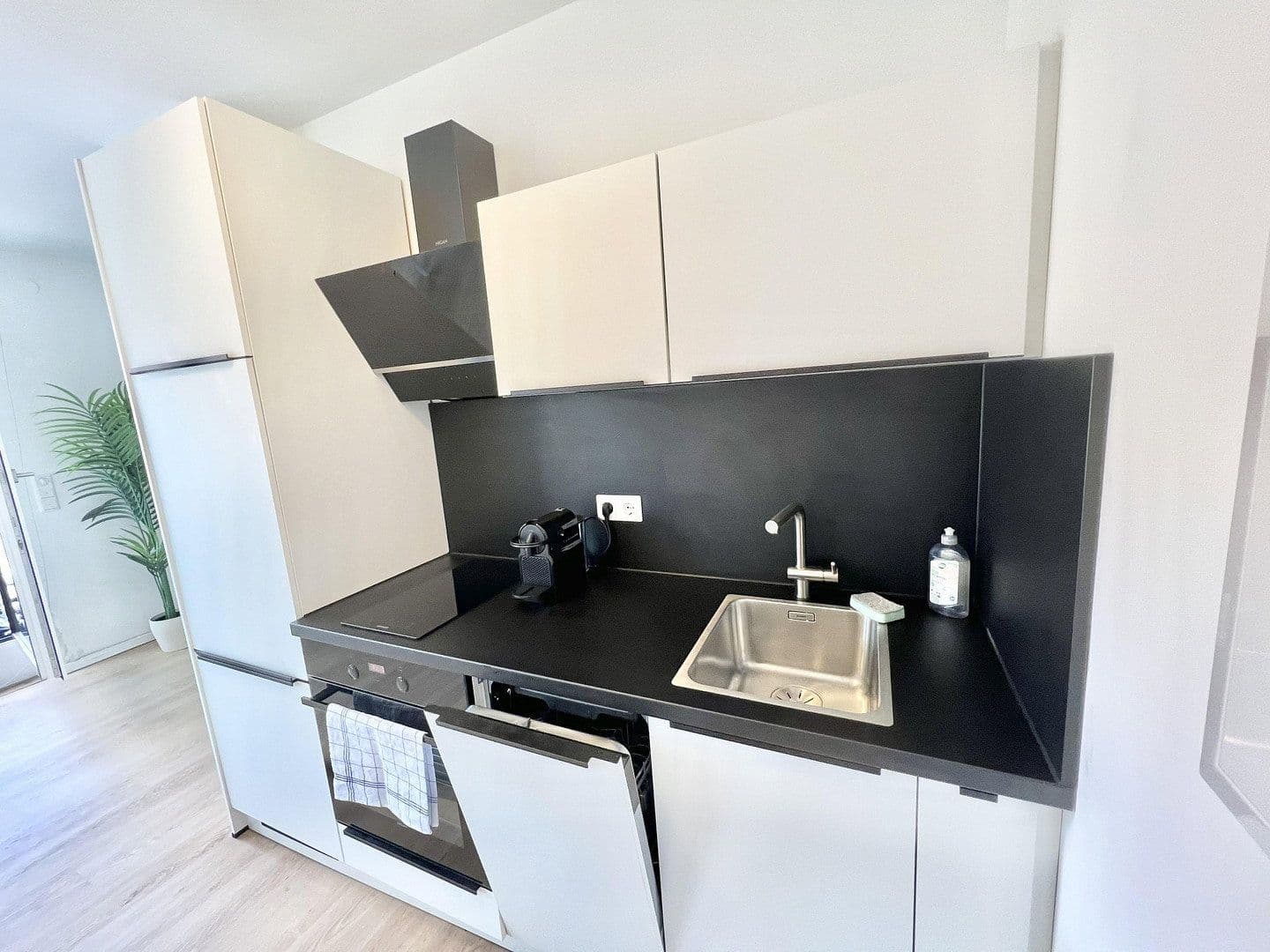 Pronájem bytu 1+1 34 m², Maximilianstraße 43, Nürnberg, Bavorsko Pronájem bytu 1+1 34 m², Maximilianstraße 43, Nürnberg, Bavorsko