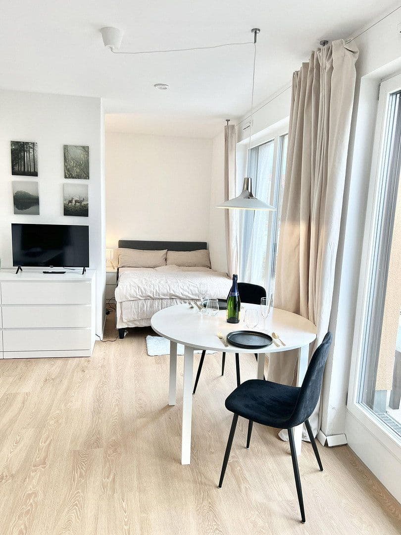 Pronájem bytu 1+1 34 m², Maximilianstraße 43, Nürnberg, Bavorsko Pronájem bytu 1+1 34 m², Maximilianstraße 43, Nürnberg, Bavorsko