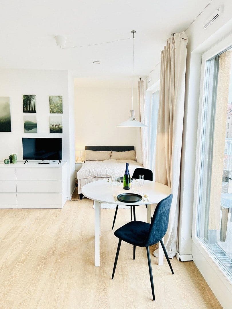 Pronájem bytu 1+1 34 m², Maximilianstraße 43, Nürnberg, Bavorsko Pronájem bytu 1+1 34 m², Maximilianstraße 43, Nürnberg, Bavorsko