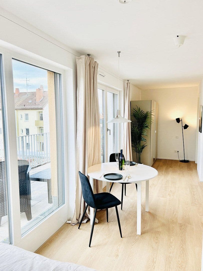 Pronájem bytu 1+1 34 m², Maximilianstraße 43, Nürnberg, Bavorsko Pronájem bytu 1+1 34 m², Maximilianstraße 43, Nürnberg, Bavorsko