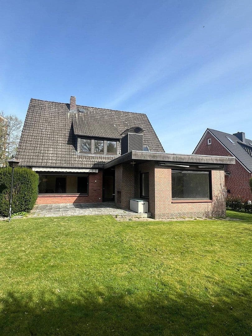 Prodej domu 198 m², pozemek 698 m², Bad Oldesloe, Šlesvicko-Holštýnsko Prodej domu 198 m², pozemek 698 m², Bad Oldesloe, Šlesvicko-Holštýnsko