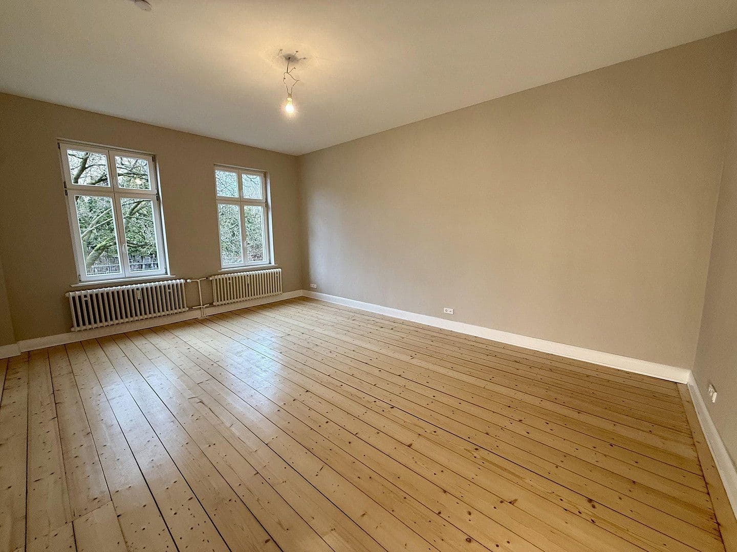 Prodej domu 335 m², pozemek 481 m², Sohnreystraße 17, Northeim, Dolní Sasko Prodej domu 335 m², pozemek 481 m², Sohnreystraße 17, Northeim, Dolní Sasko