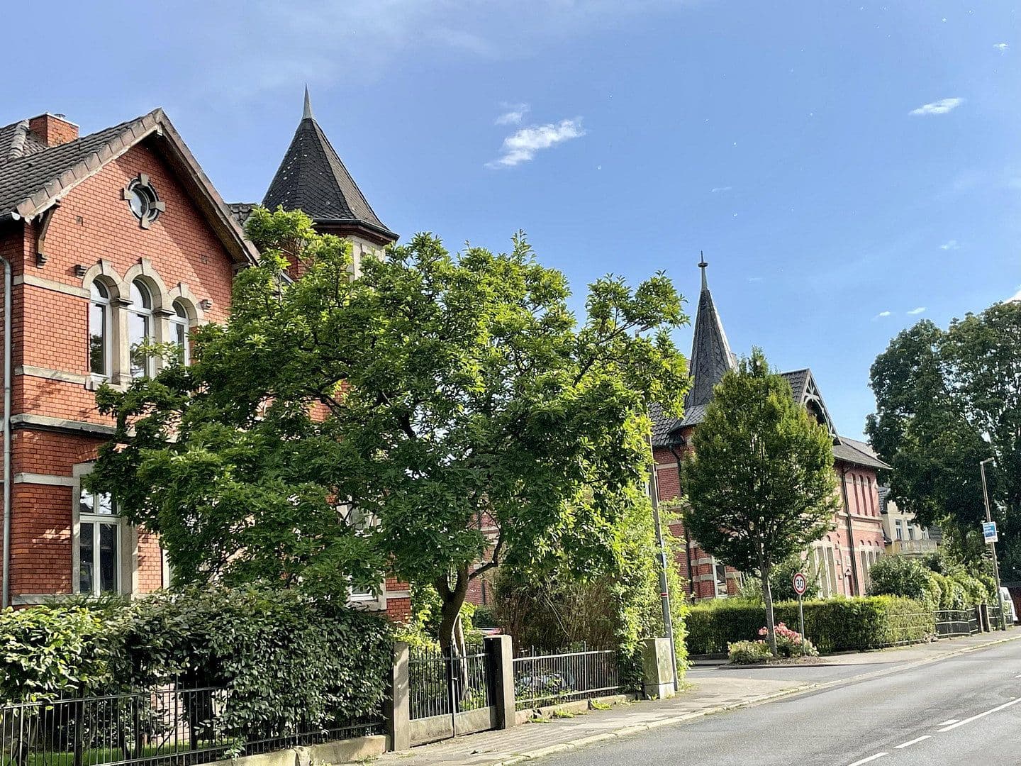 Prodej domu 335 m², pozemek 481 m², Sohnreystraße 17, Northeim, Dolní Sasko Prodej domu 335 m², pozemek 481 m², Sohnreystraße 17, Northeim, Dolní Sasko