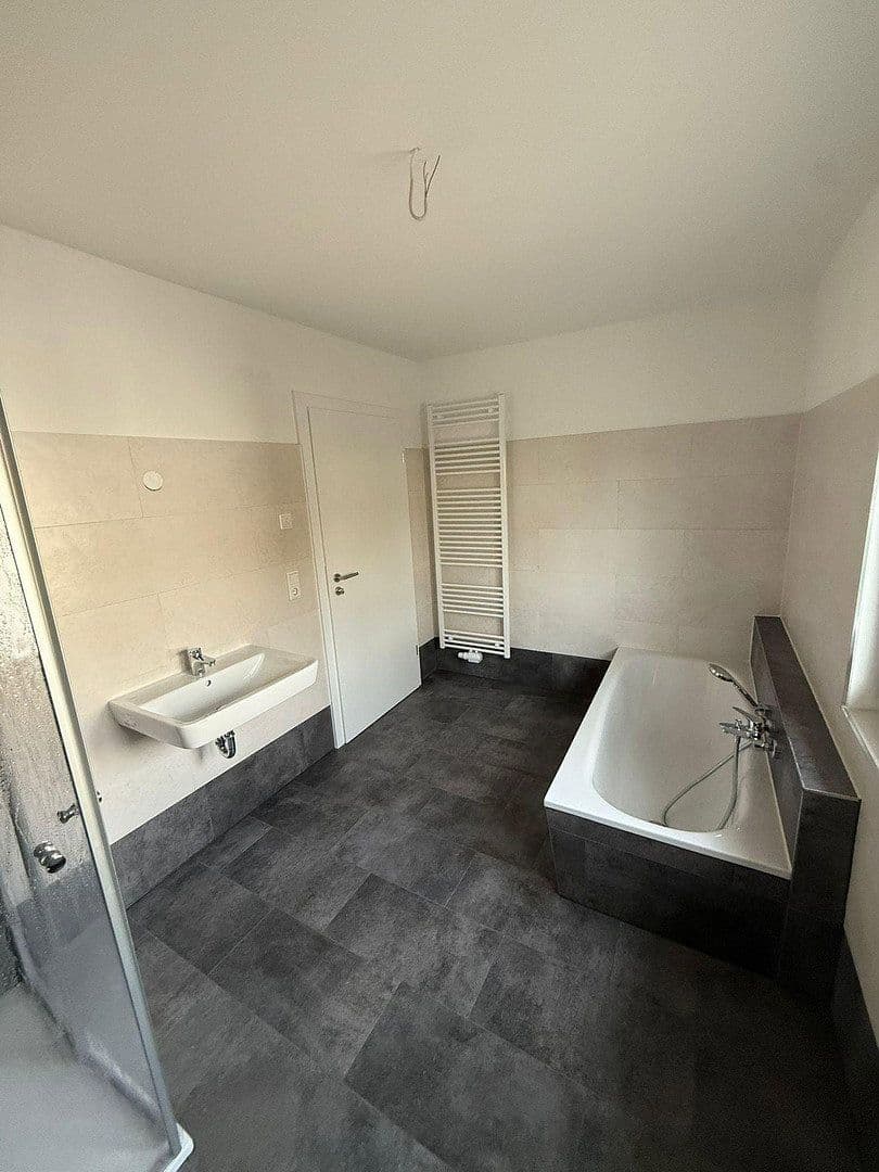 Pronájem domu 128 m², pozemek 275 m², Kattenturmer Heerstr. 138c, Bremen, Bremen Pronájem domu 128 m², pozemek 275 m², Kattenturmer Heerstr. 138c, Bremen, Bremen