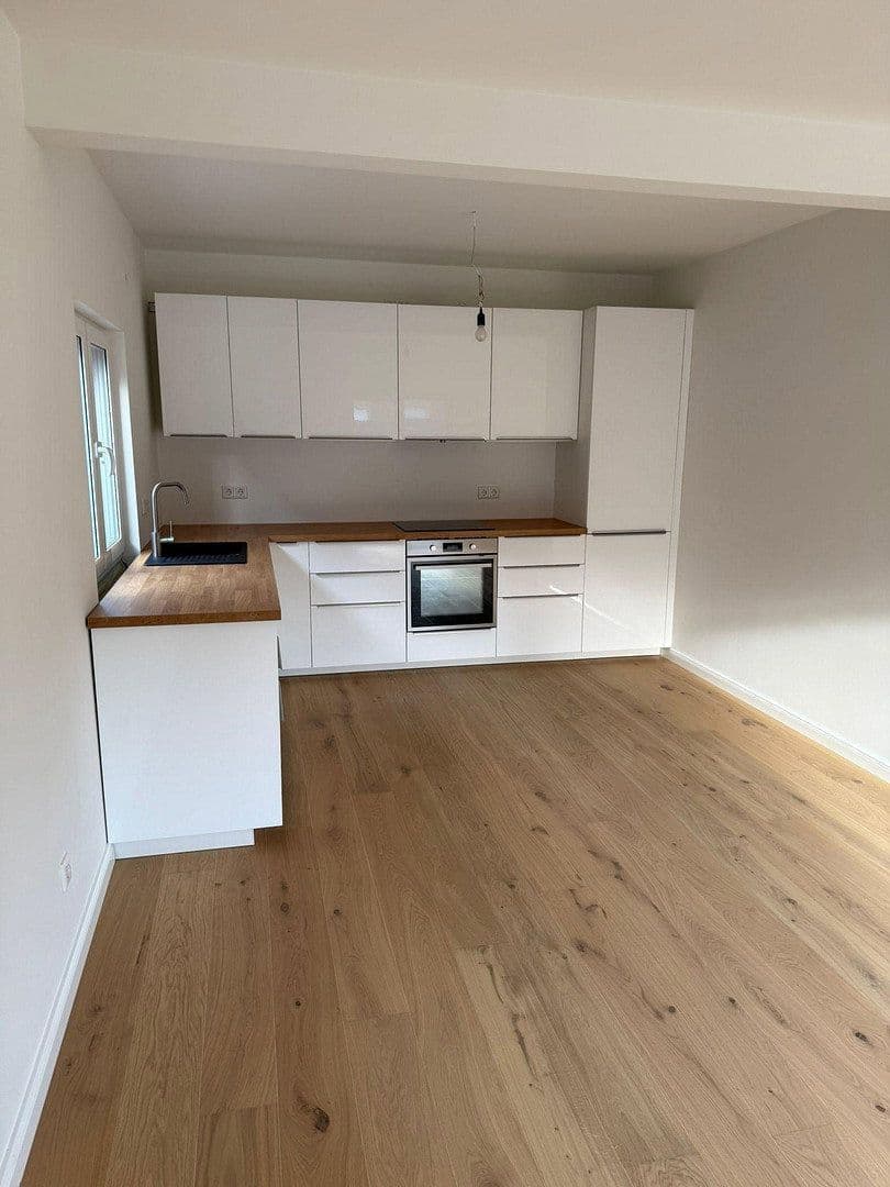 Pronájem domu 128 m², pozemek 275 m², Kattenturmer Heerstr. 138c, Bremen, Bremen Pronájem domu 128 m², pozemek 275 m², Kattenturmer Heerstr. 138c, Bremen, Bremen