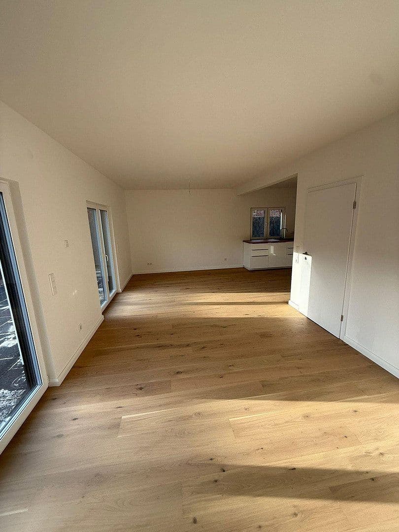 Pronájem domu 128 m², pozemek 275 m², Kattenturmer Heerstr. 138c, Bremen, Bremen Pronájem domu 128 m², pozemek 275 m², Kattenturmer Heerstr. 138c, Bremen, Bremen