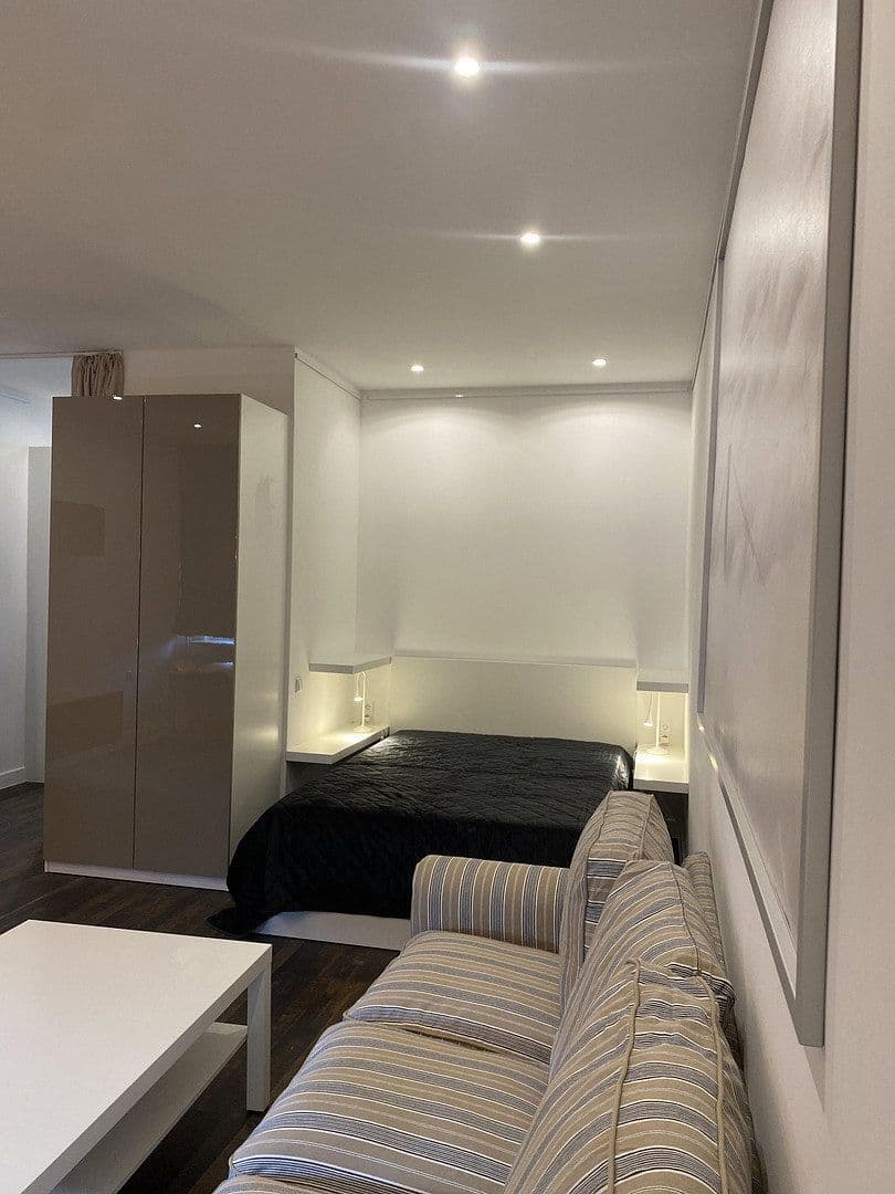 Pronájem bytu 1+1 42 m², Hubertusallee 6, Berlin, Berlín Pronájem bytu 1+1 42 m², Hubertusallee 6, Berlin, Berlín