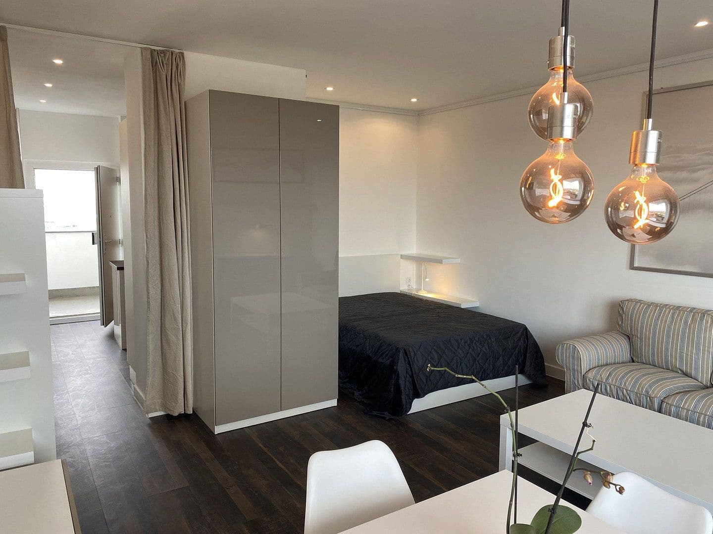 Pronájem bytu 1+1 42 m², Hubertusallee 6, Berlin, Berlín Pronájem bytu 1+1 42 m², Hubertusallee 6, Berlin, Berlín