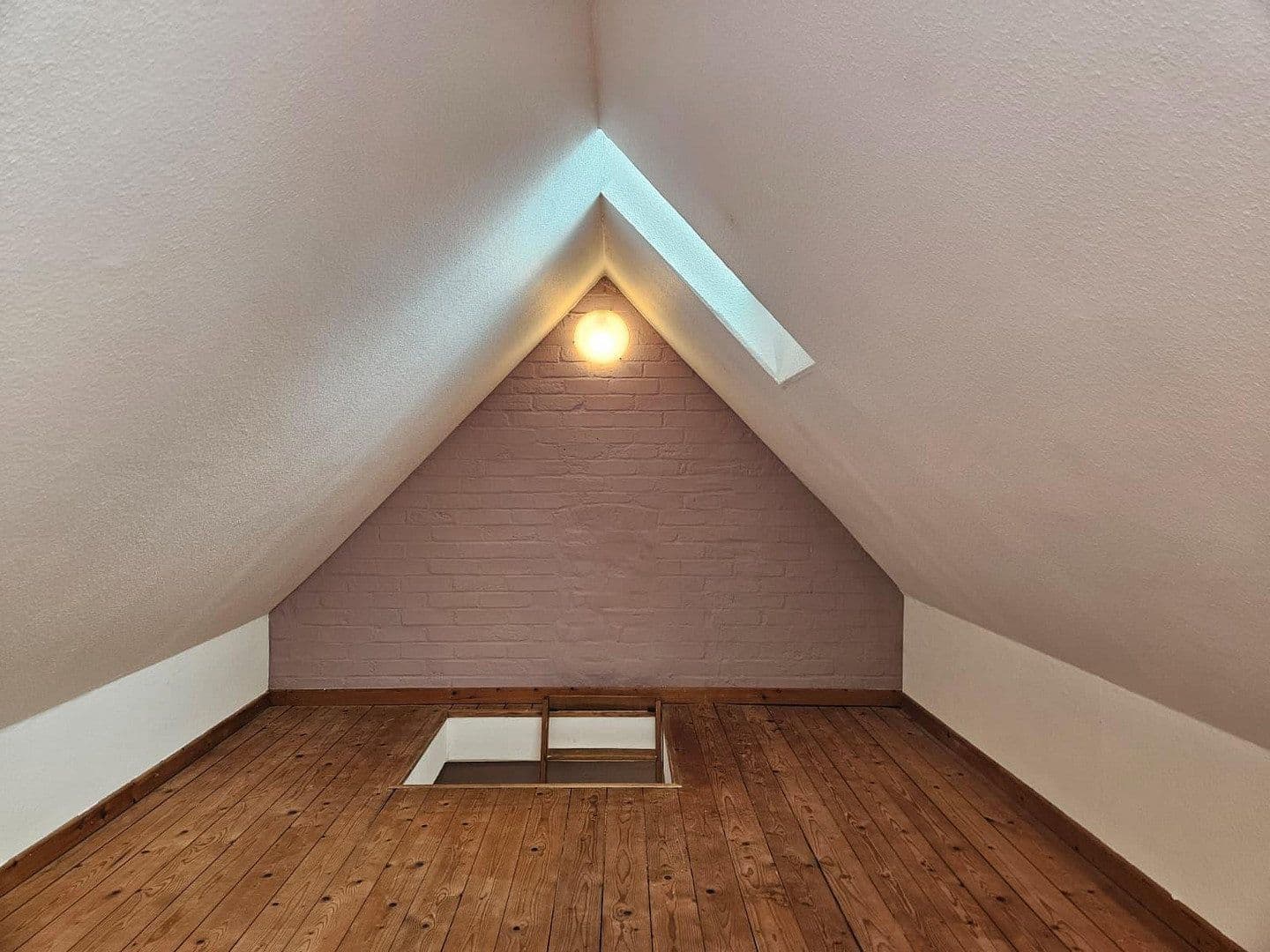 Pronájem bytu 3+1 54 m², Dorfstraße 25, Moisburg, Dolní Sasko Pronájem bytu 3+1 54 m², Dorfstraße 25, Moisburg, Dolní Sasko