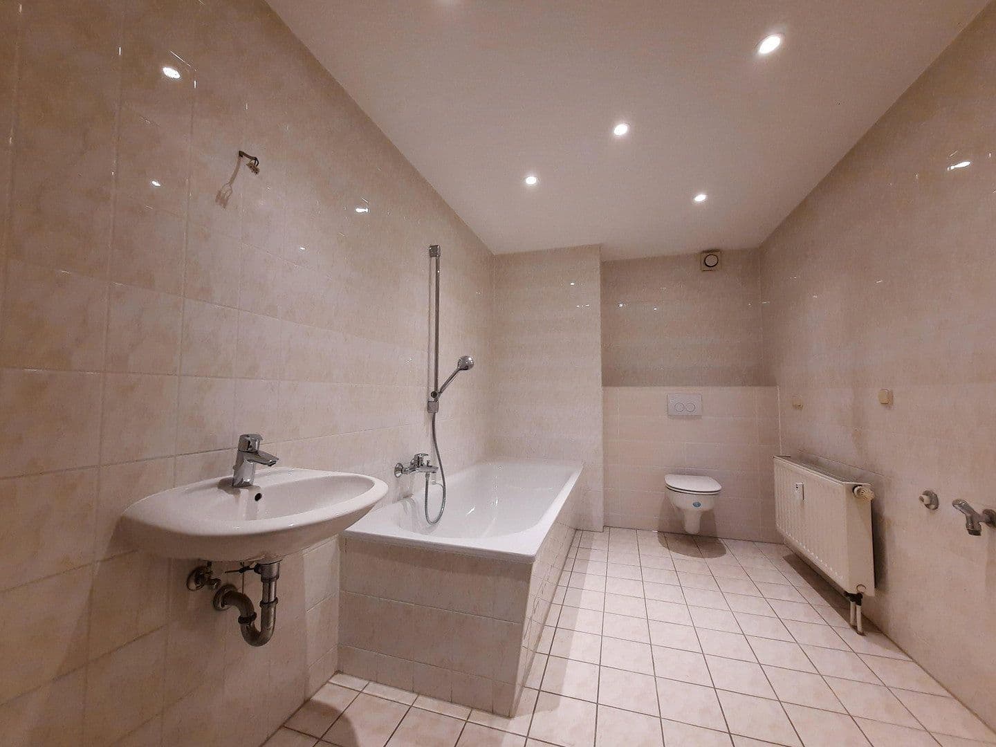 Pronájem domu 77 m², pozemek 200 m², Chemnitzer Str. 15, Limbach-Oberfrohna, Sasko Pronájem domu 77 m², pozemek 200 m², Chemnitzer Str. 15, Limbach-Oberfrohna, Sasko