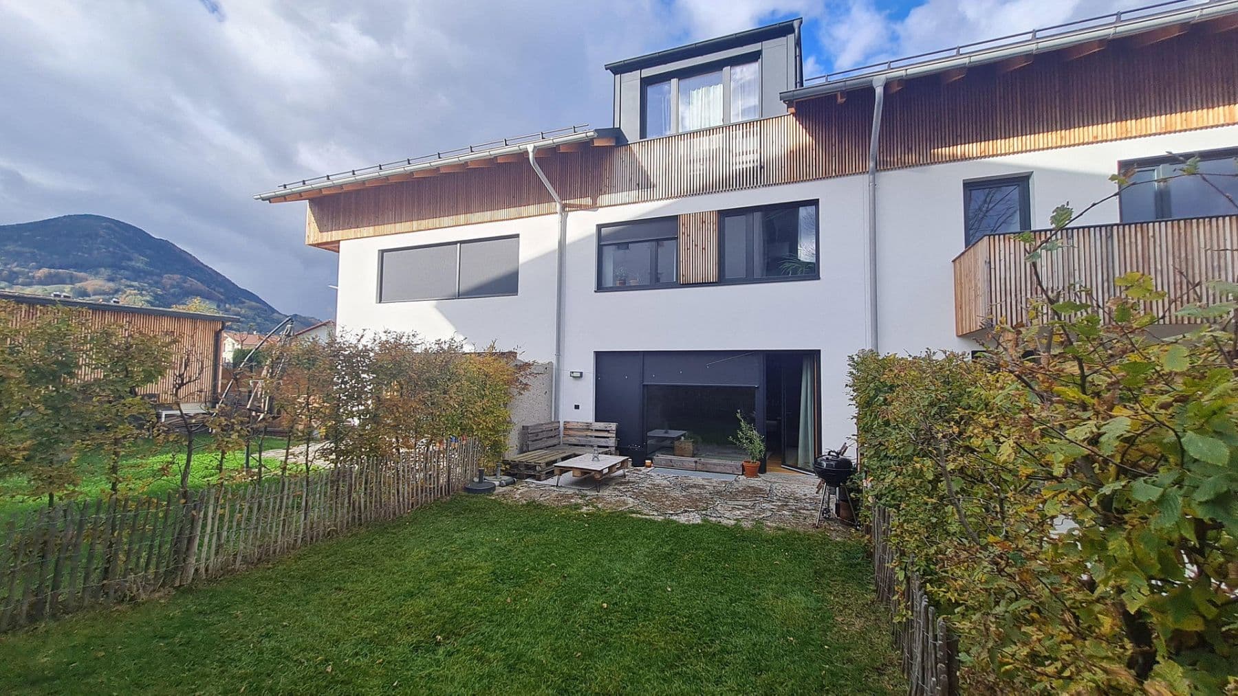 Pronájem domu 150 m², pozemek 160 m², Rosenheimer Str. 72b, Branneburg, Bavorsko Pronájem domu 150 m², pozemek 160 m², Rosenheimer Str. 72b, Branneburg, Bavorsko