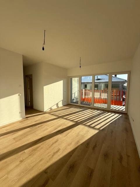 Pronájem bytu 3+1 60 m², Alt-Biesdorf 49, Berlin, Berlín Pronájem bytu 3+1 60 m², Alt-Biesdorf 49, Berlin, Berlín