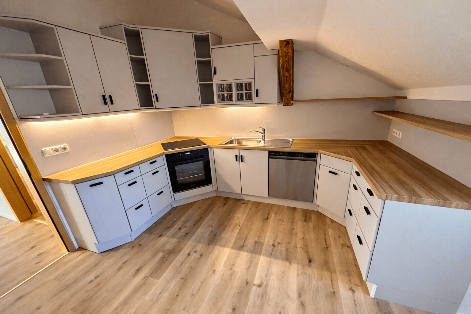 Pronájem bytu 4+1 151 m², Westliche Stadtmauerstraße 64, Erlangen, Bavorsko Pronájem bytu 4+1 151 m², Westliche Stadtmauerstraße 64, Erlangen, Bavorsko