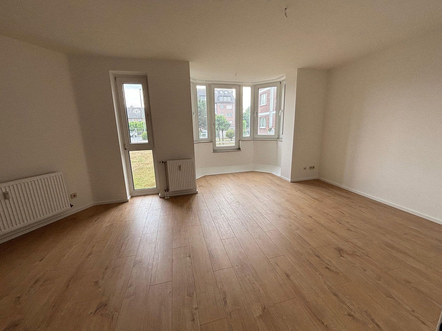 Pronájem bytu 1+1 34 m², Kaarster Straße 230C, Neuss, Severní Porýní-Vestfálsko Pronájem bytu 1+1 34 m², Kaarster Straße 230C, Neuss, Severní Porýní-Vestfálsko
