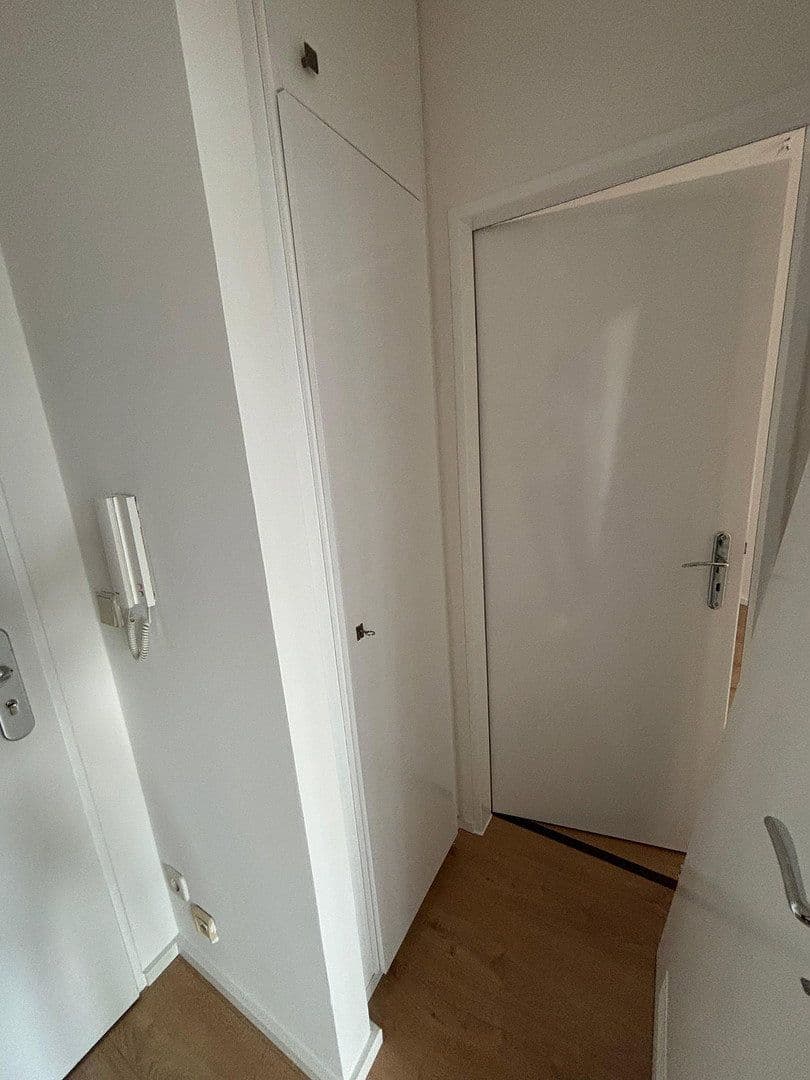 Pronájem bytu 1+1 34 m², Kaarster Straße 230C, Neuss, Severní Porýní-Vestfálsko Pronájem bytu 1+1 34 m², Kaarster Straße 230C, Neuss, Severní Porýní-Vestfálsko