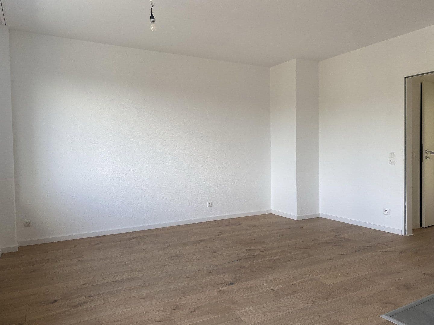 Pronájem bytu 1+1 34 m², Düsseldorf, Severní Porýní-Vestfálsko Pronájem bytu 1+1 34 m², Düsseldorf, Severní Porýní-Vestfálsko