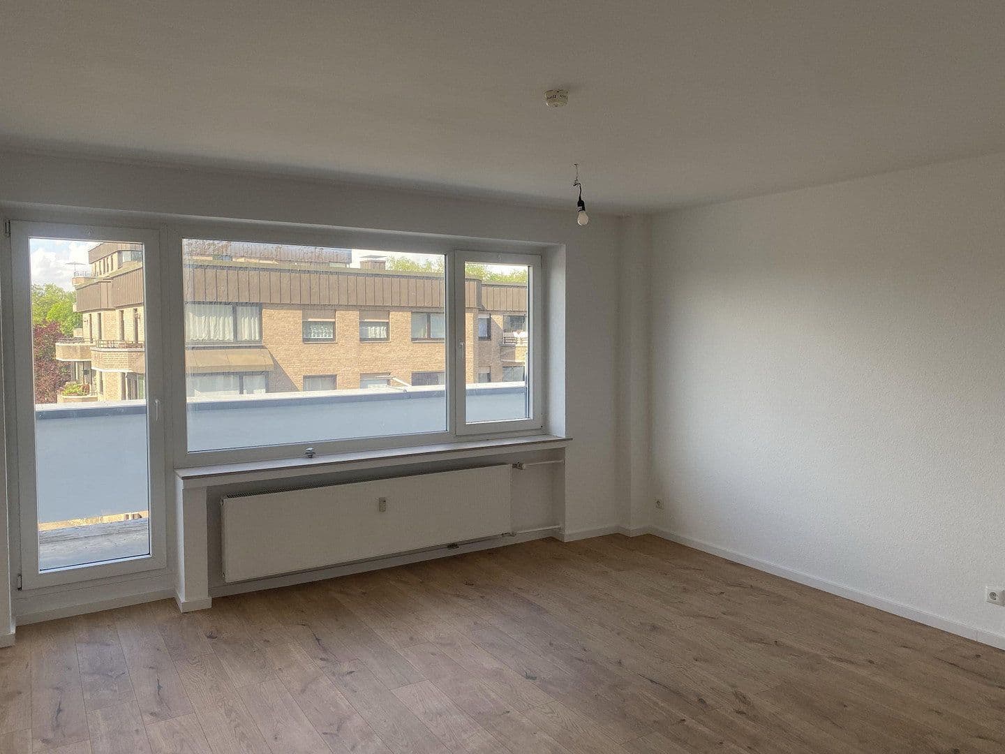 Pronájem bytu 1+1 34 m², Düsseldorf, Severní Porýní-Vestfálsko Pronájem bytu 1+1 34 m², Düsseldorf, Severní Porýní-Vestfálsko