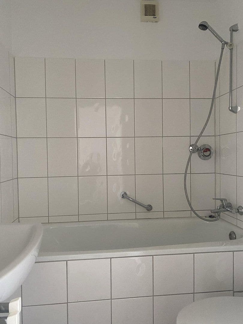 Pronájem bytu 1+1 34 m², Düsseldorf, Severní Porýní-Vestfálsko Pronájem bytu 1+1 34 m², Düsseldorf, Severní Porýní-Vestfálsko