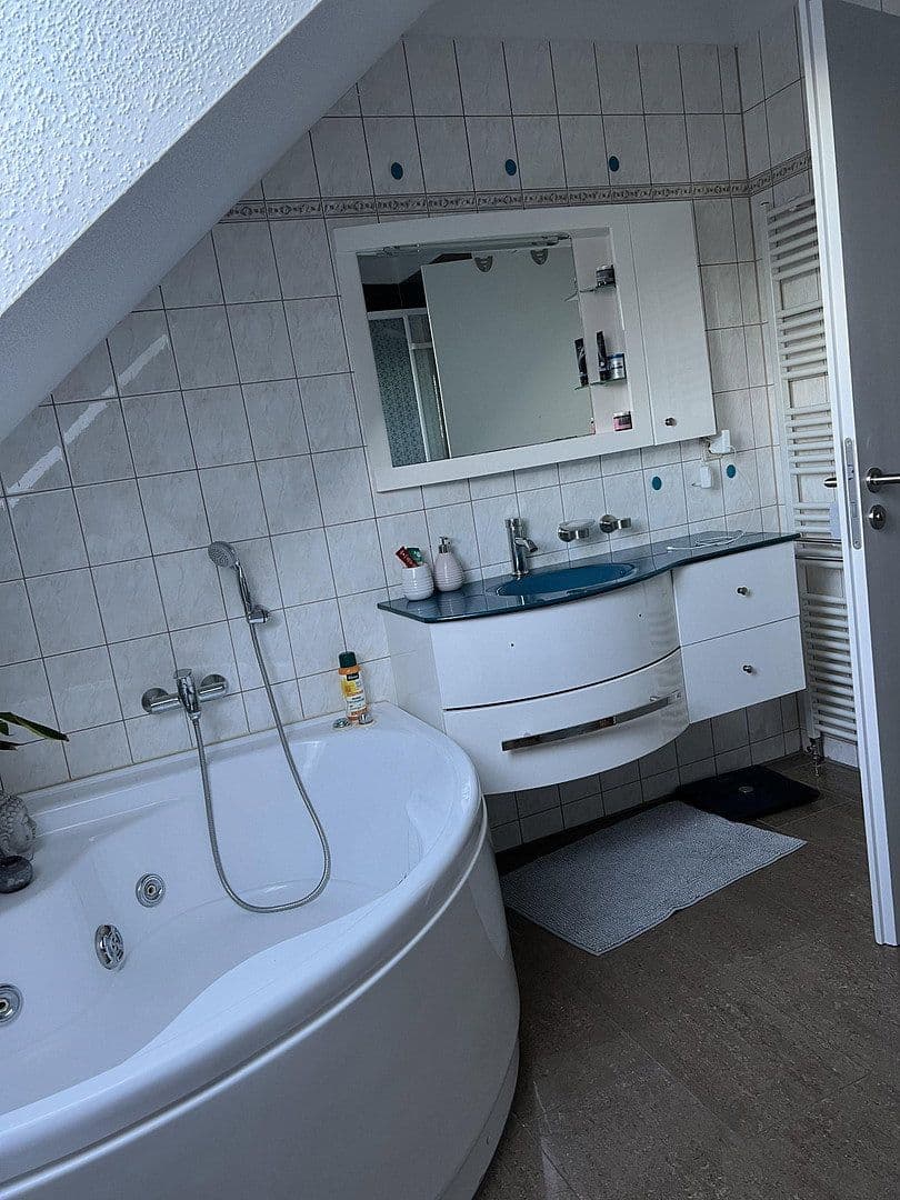 Prodej domu 176 m², pozemek 551 m², Am Schwefelgraben 3, Mühlhausen-Ehingen, Bádensko-Württembersko Prodej domu 176 m², pozemek 551 m², Am Schwefelgraben 3, Mühlhausen-Ehingen, Bádensko-Württembersko