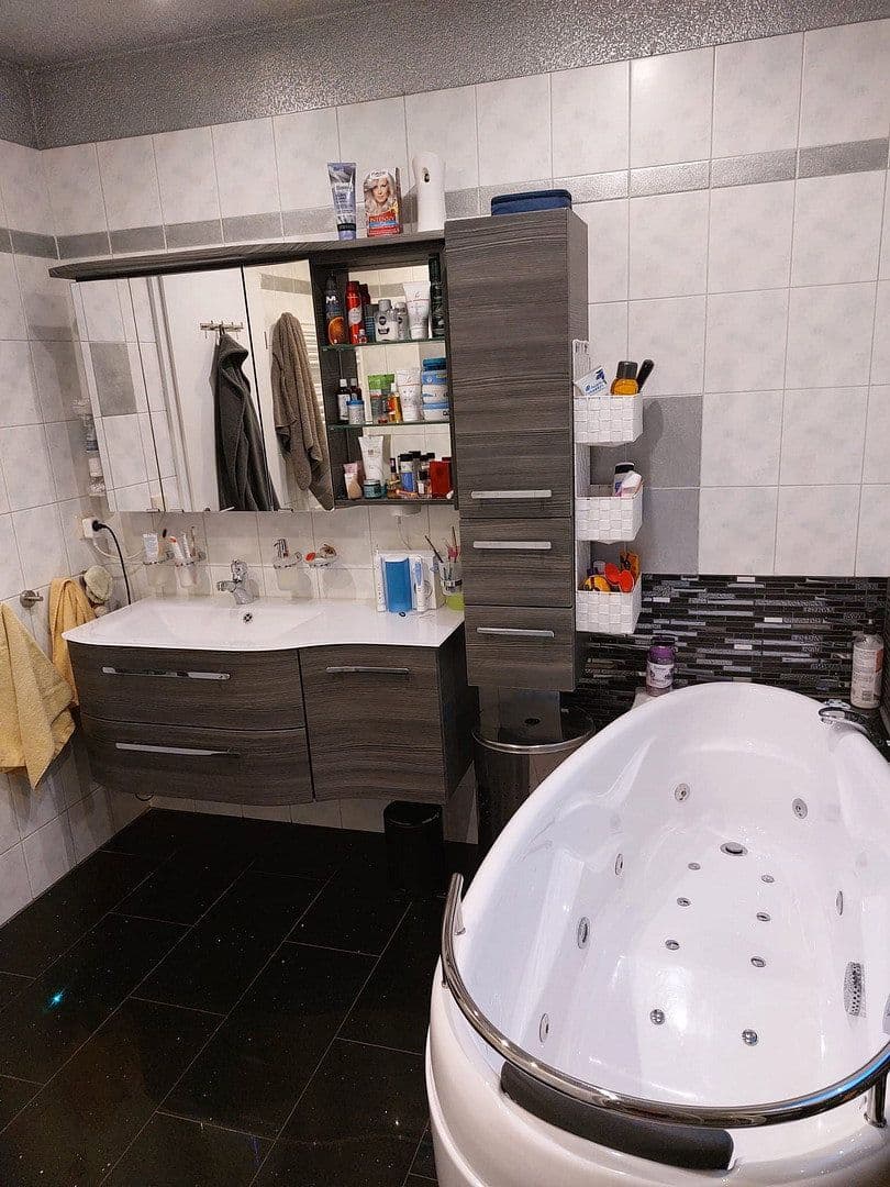 Prodej domu 176 m², pozemek 551 m², Am Schwefelgraben 3, Mühlhausen-Ehingen, Bádensko-Württembersko Prodej domu 176 m², pozemek 551 m², Am Schwefelgraben 3, Mühlhausen-Ehingen, Bádensko-Württembersko