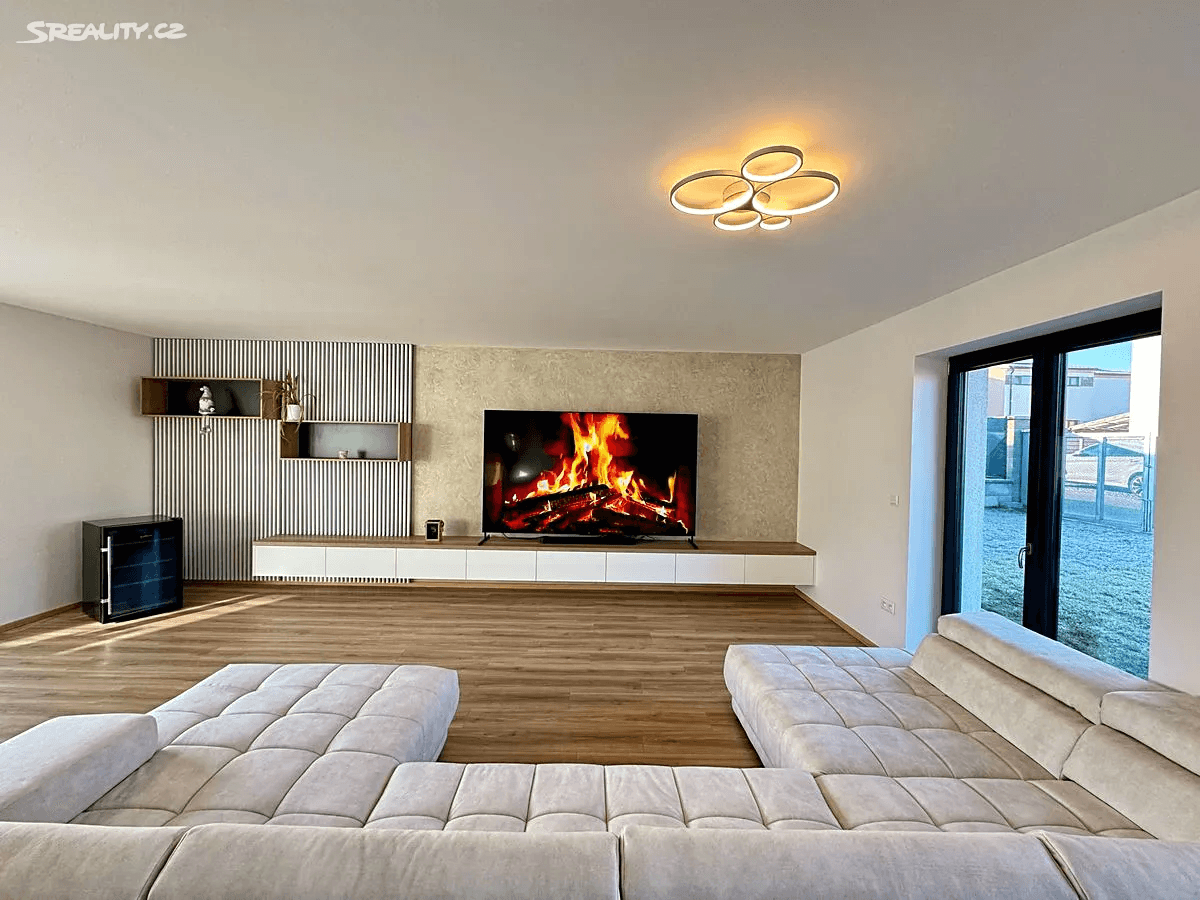 Prodej domu 159 m², pozemek 835 m², Pomněnková, Mukařov, Středočeský kraj Prodej domu 159 m², pozemek 835 m², Pomněnková, Mukařov, Středočeský kraj