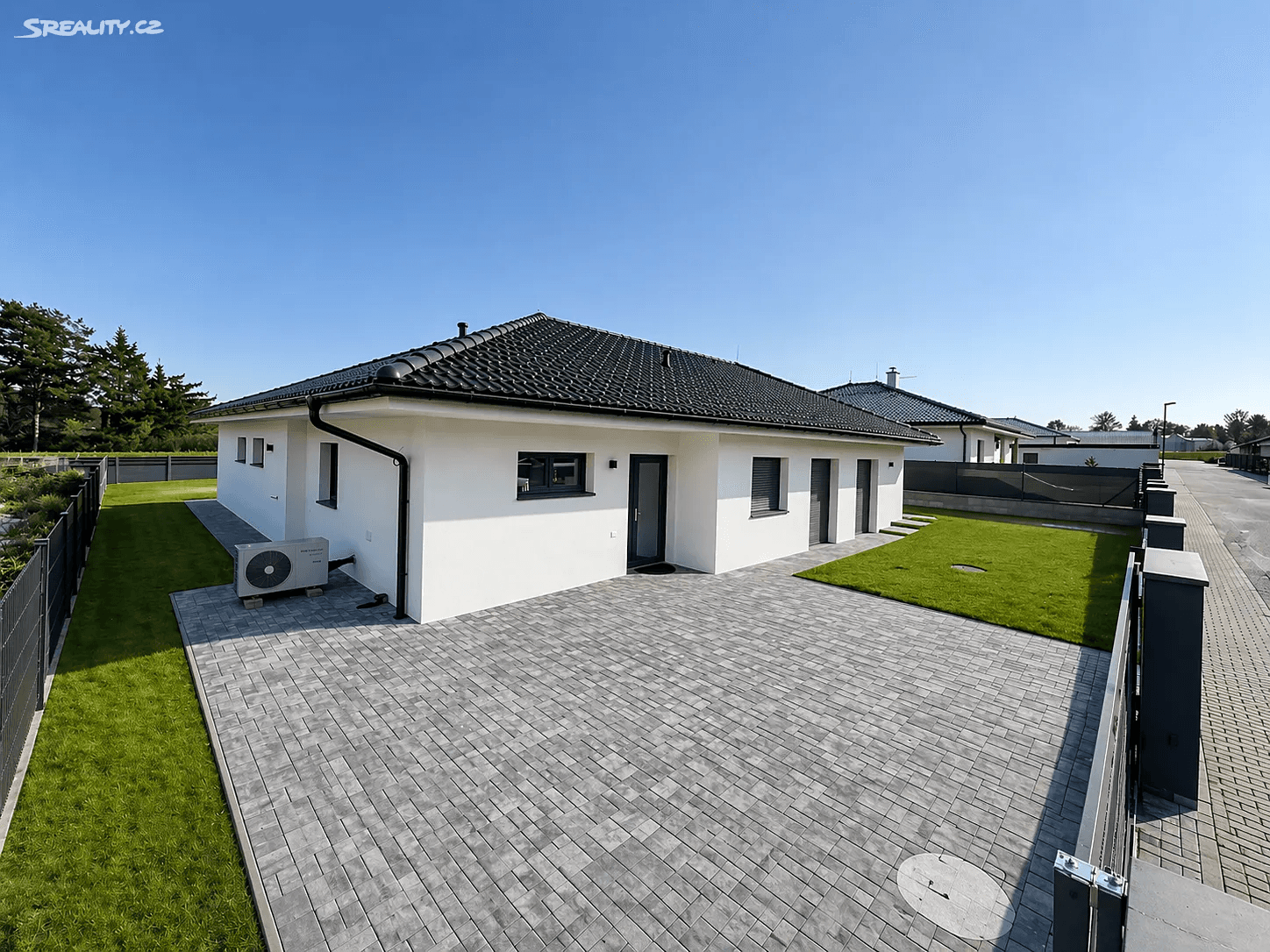 Prodej domu 159 m², pozemek 835 m², Pomněnková, Mukařov, Středočeský kraj Prodej domu 159 m², pozemek 835 m², Pomněnková, Mukařov, Středočeský kraj