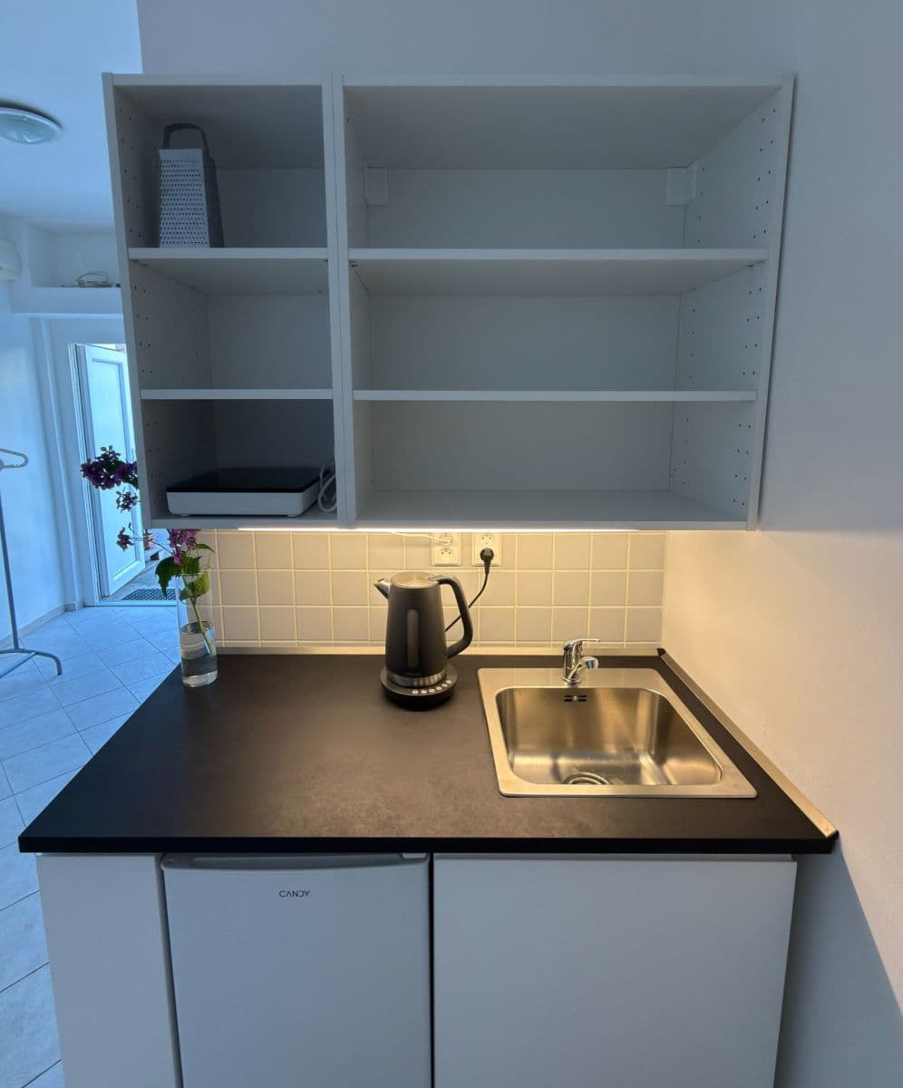 Pronájem bytu 1+kk 15 m², Zbynická, Praha, Praha Pronájem bytu 1+kk 15 m², Zbynická, Praha, Praha