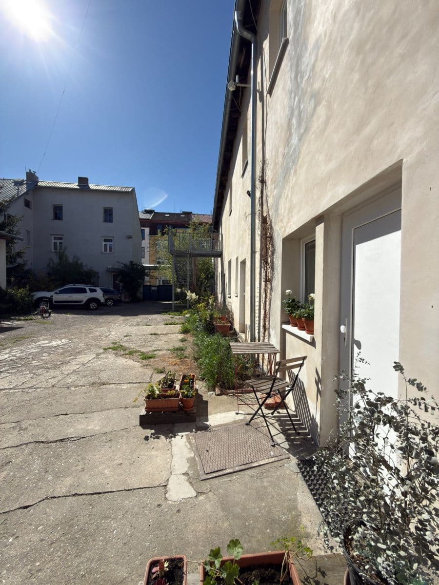 Pronájem bytu 1+kk 15 m², Zbynická, Praha, Praha Pronájem bytu 1+kk 15 m², Zbynická, Praha, Praha