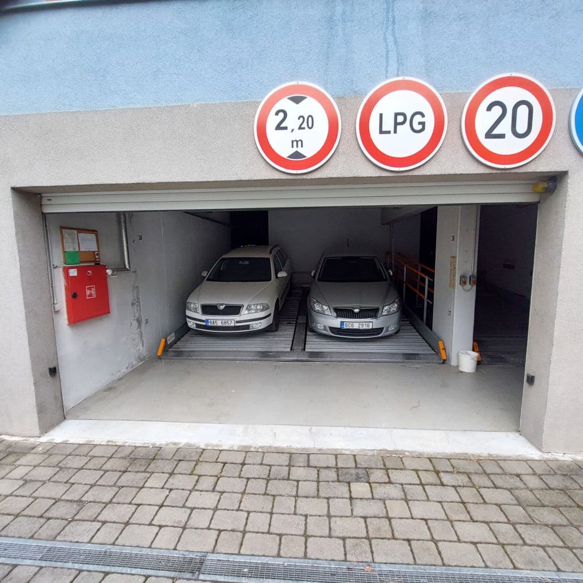 Pronájem garáže 12 m², Štichova, Praha, Praha Pronájem garáže 12 m², Štichova, Praha, Praha