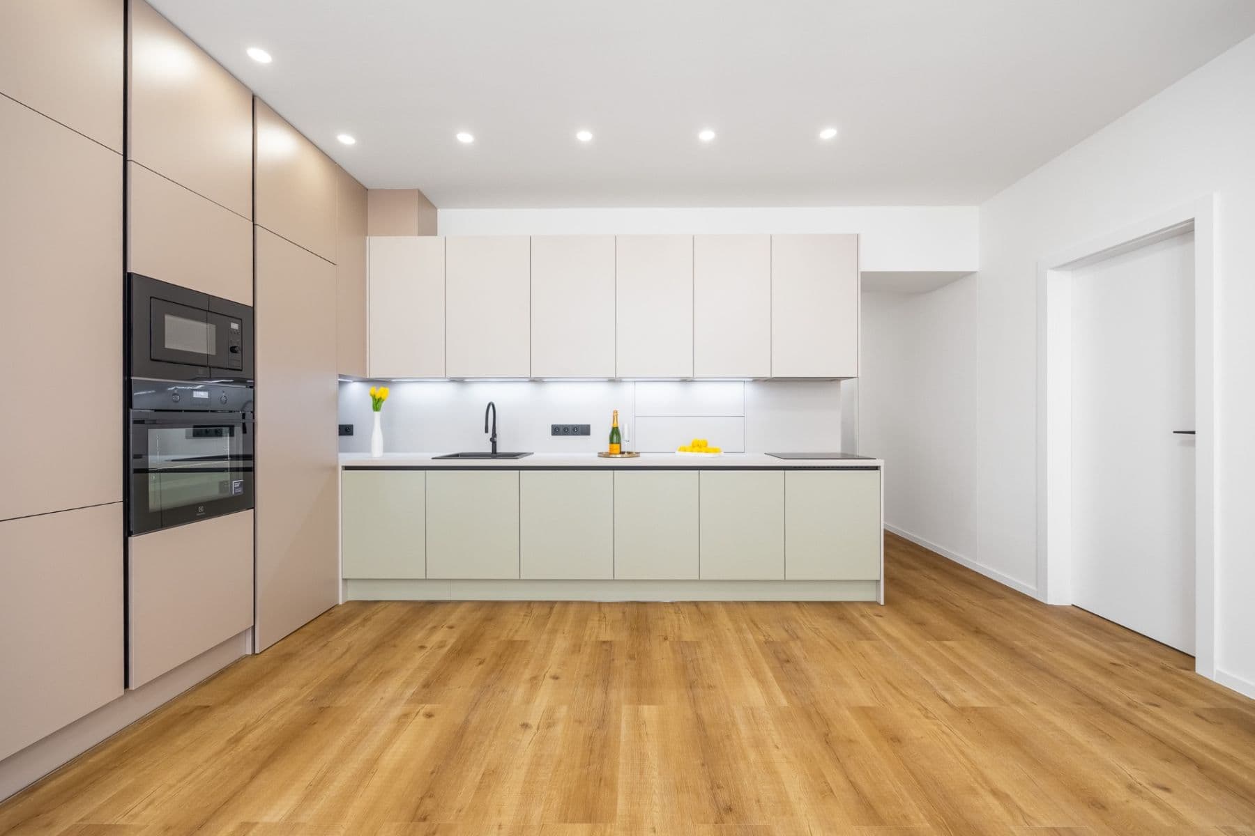 Prodej bytu 3+kk 95 m², Řezáčovo náměstí, Praha, Praha Prodej bytu 3+kk 95 m², Řezáčovo náměstí, Praha, Praha