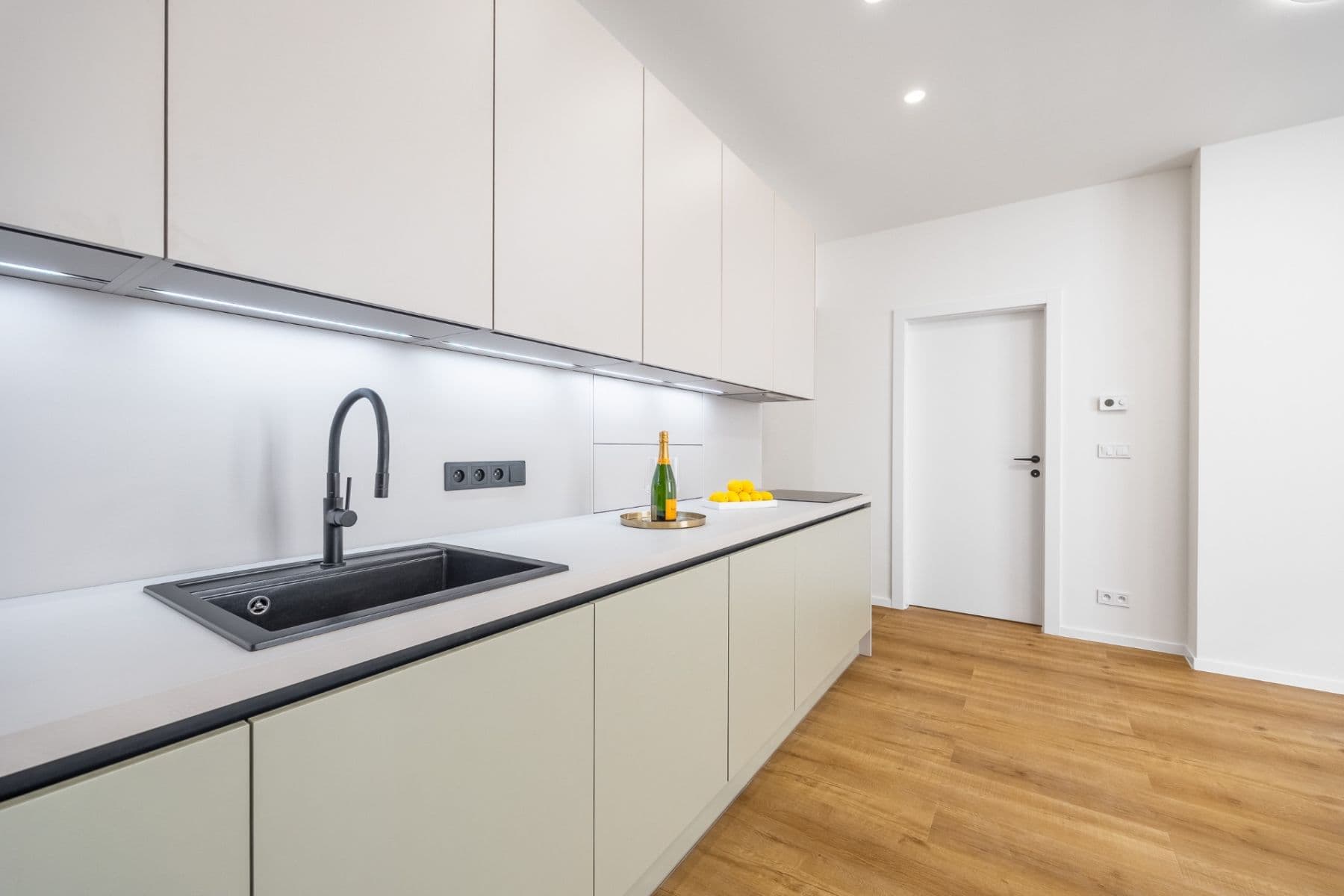 Prodej bytu 3+kk 95 m², Řezáčovo náměstí, Praha, Praha Prodej bytu 3+kk 95 m², Řezáčovo náměstí, Praha, Praha