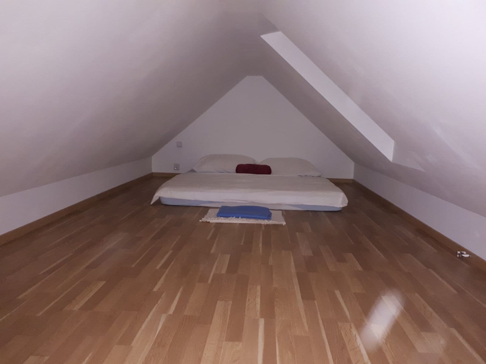 Pronájem bytu 2+kk 42 m², Husovo náměstí, Hostivice, Středočeský kraj Pronájem bytu 2+kk 42 m², Husovo náměstí, Hostivice, Středočeský kraj