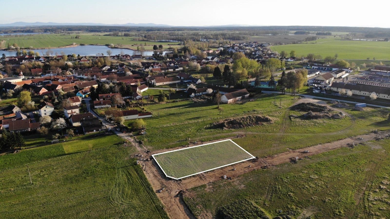 Prodej pozemku 1.570 m², Třeboň, Jihočeský kraj Prodej pozemku 1.570 m², Třeboň, Jihočeský kraj
