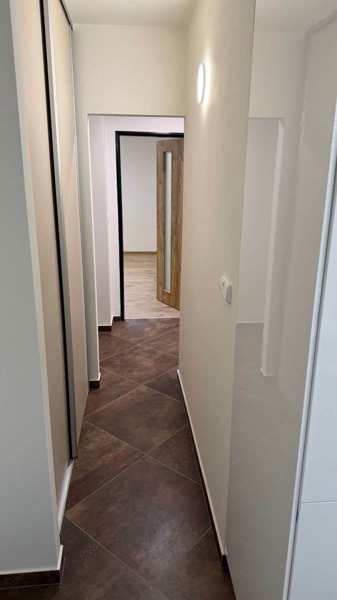 Pronájem bytu 3+1 68 m², Kpt. Fechtnera, Hradec Králové, Královéhradecký kraj Pronájem bytu 3+1 68 m², Kpt. Fechtnera, Hradec Králové, Královéhradecký kraj