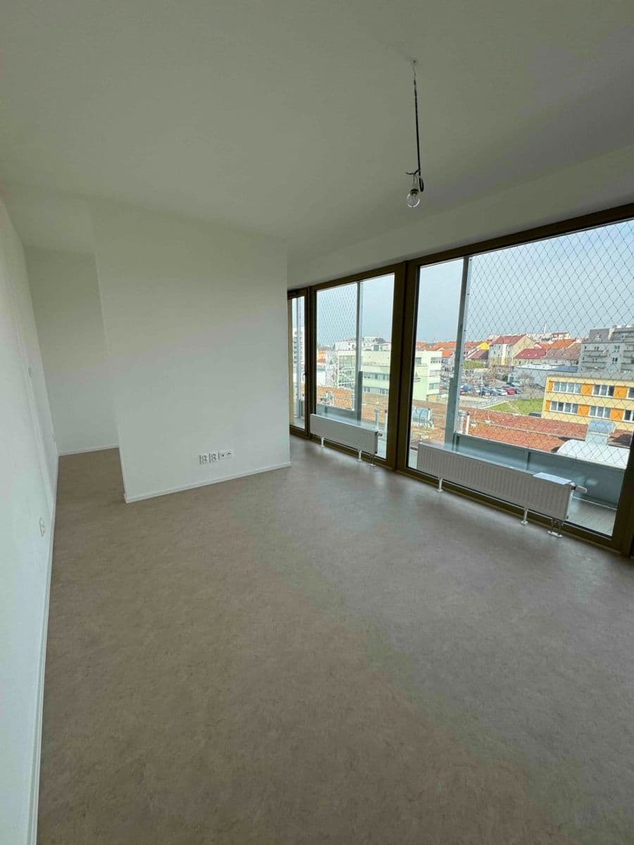 Pronájem bytu 1+kk 35 m², Zahradní, Plzeň, Plzeňský kraj Pronájem bytu 1+kk 35 m², Zahradní, Plzeň, Plzeňský kraj