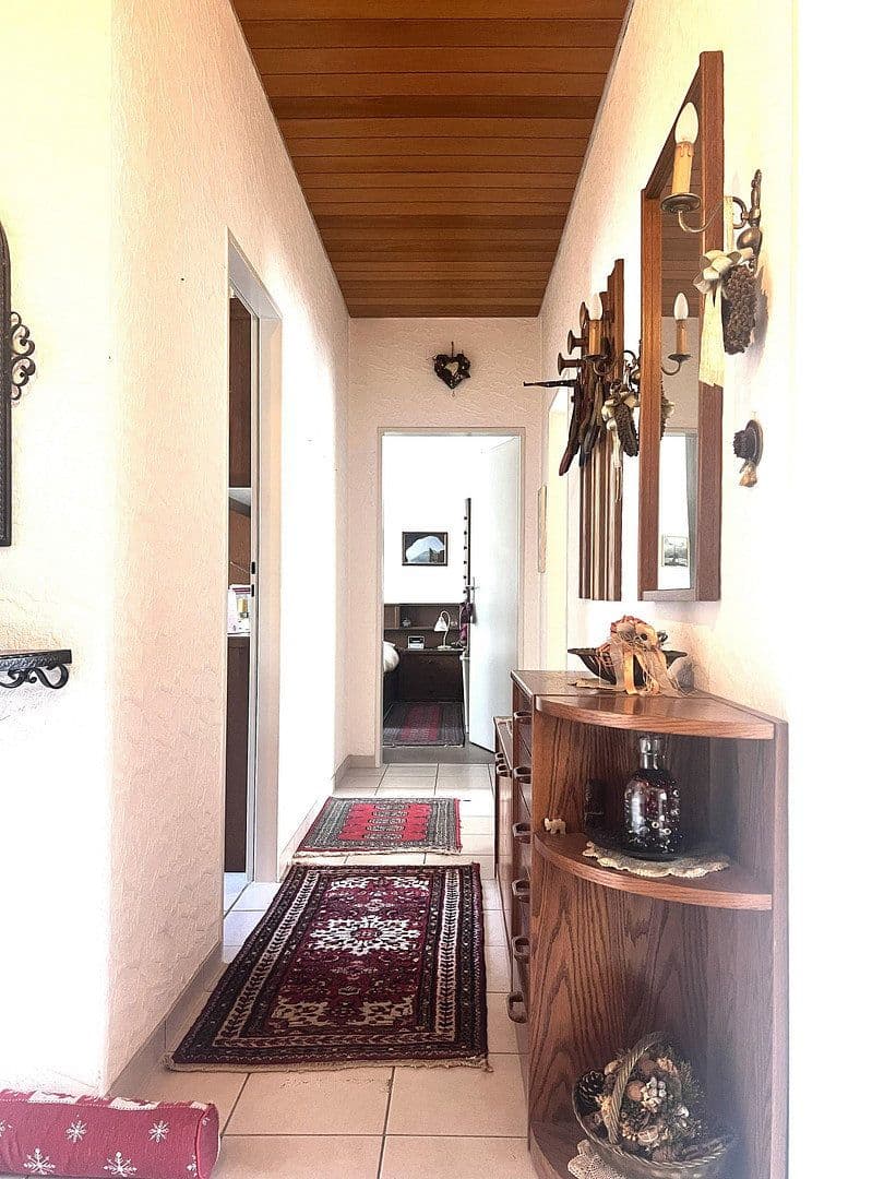 Pronájem bytu 3+1 95 m², Herzogenriedstraße 23, Mannheim, Bádensko-Württembersko Pronájem bytu 3+1 95 m², Herzogenriedstraße 23, Mannheim, Bádensko-Württembersko