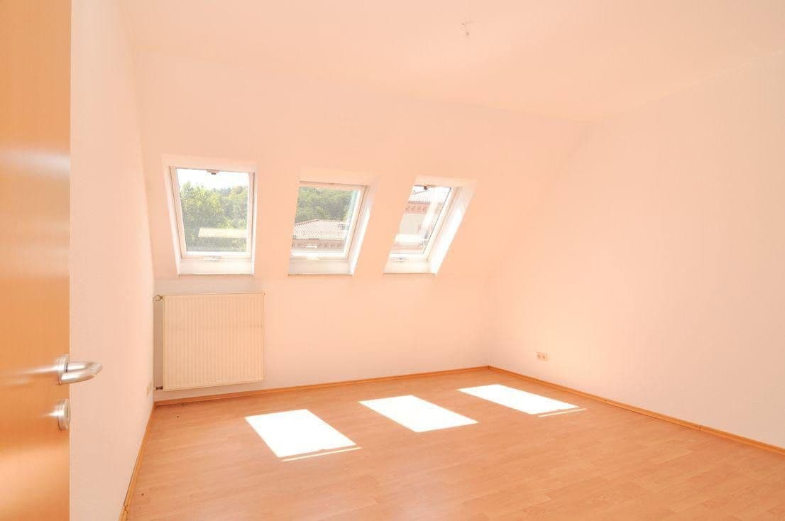 Pronájem bytu 3+1 97 m², Bahnhofstraße 38, Neckargemünd, Bádensko-Württembersko Pronájem bytu 3+1 97 m², Bahnhofstraße 38, Neckargemünd, Bádensko-Württembersko