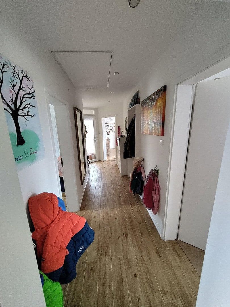 Pronájem bytu 3+1 120 m², Weinheim, Bádensko-Württembersko Pronájem bytu 3+1 120 m², Weinheim, Bádensko-Württembersko