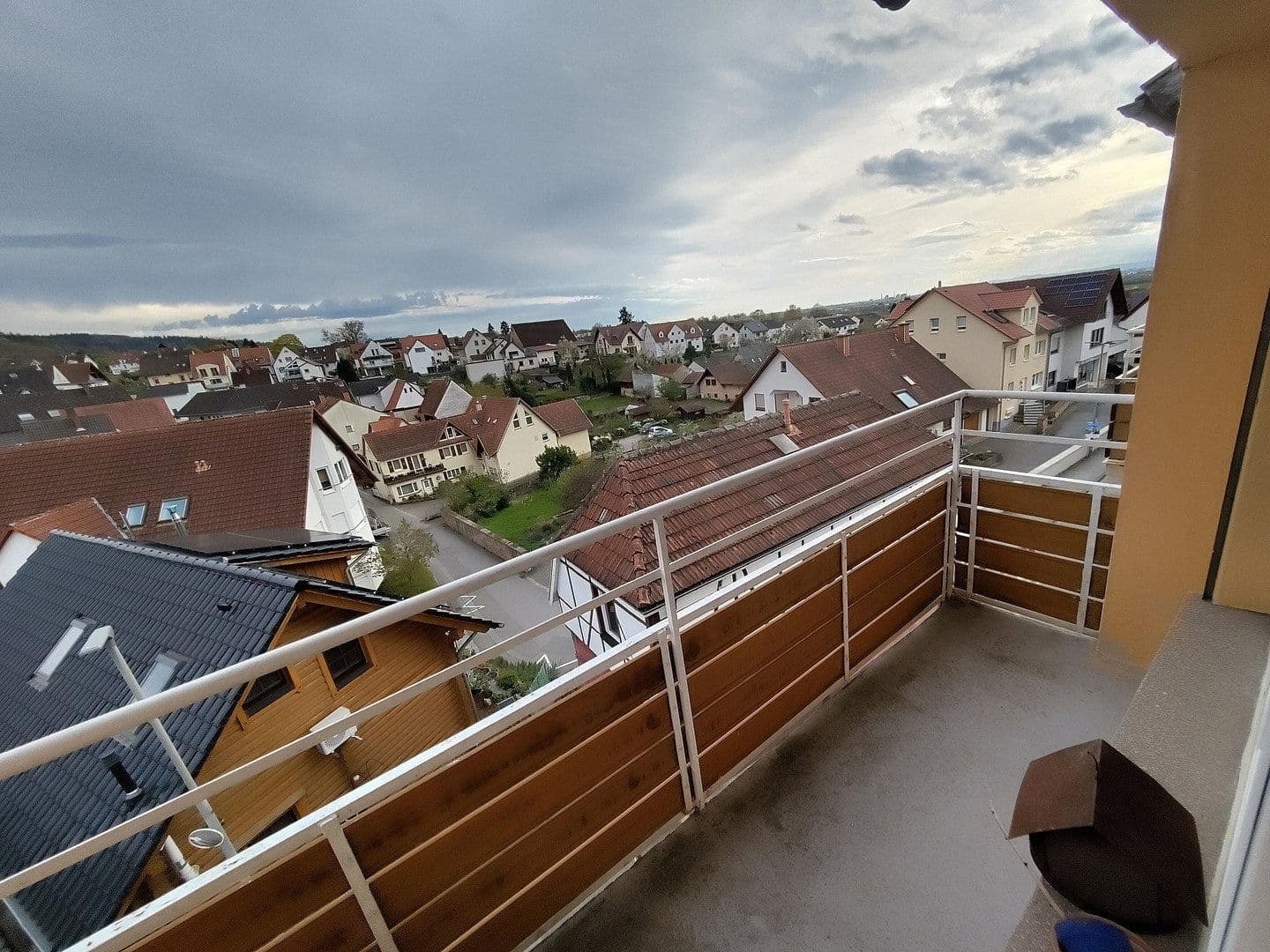 Pronájem bytu 3+1 120 m², Weinheim, Bádensko-Württembersko Pronájem bytu 3+1 120 m², Weinheim, Bádensko-Württembersko