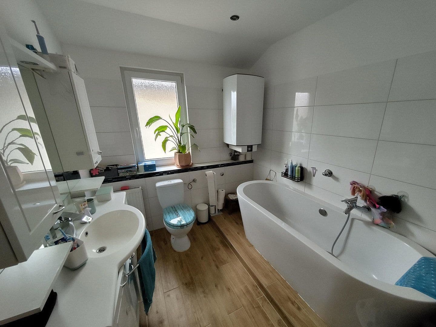 Pronájem bytu 3+1 120 m², Weinheim, Bádensko-Württembersko Pronájem bytu 3+1 120 m², Weinheim, Bádensko-Württembersko